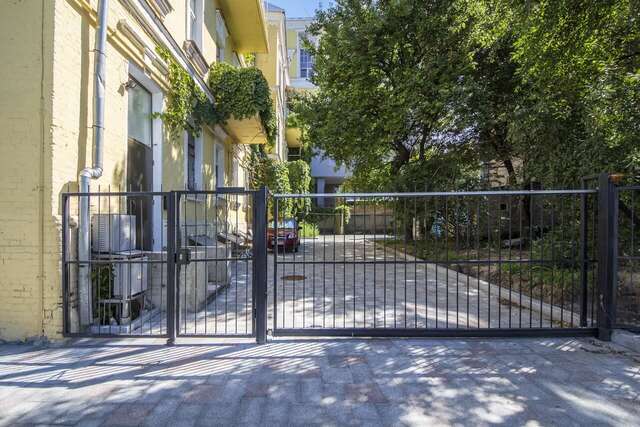 Апартаменты Loft Apartments on Desyatynnyi Ln Киев-21